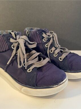 *CLEARANCE* UGG Kids Navy High-Top Casual Sneakers - Size 3 READ DESCRIPTION